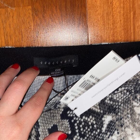 *6/$35* Sanctuary XXS Extra Extra Small Gray Black White Snake Print Skirt New - Picture 4 of 5